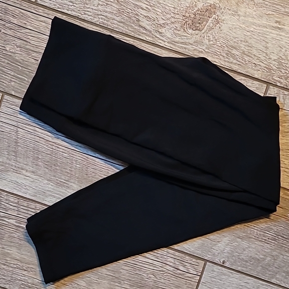 ZYIA Pants - Zyia Scrunch 7/8 leggings